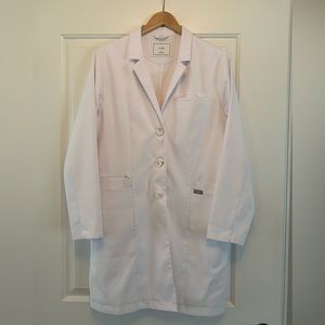 Figs Bellevue Large white long lab coat used hood condition